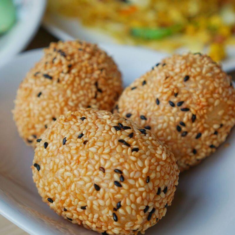SESAME BALLS WITH SALTED EGG YOLK (V)