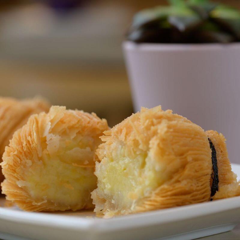 CRISPY DURIAN PUFF